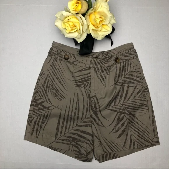 ⭐️NEW⭐️White House Black Market (WHBM) High Rise Bamboo Print Shorts - Picture 2 of 9